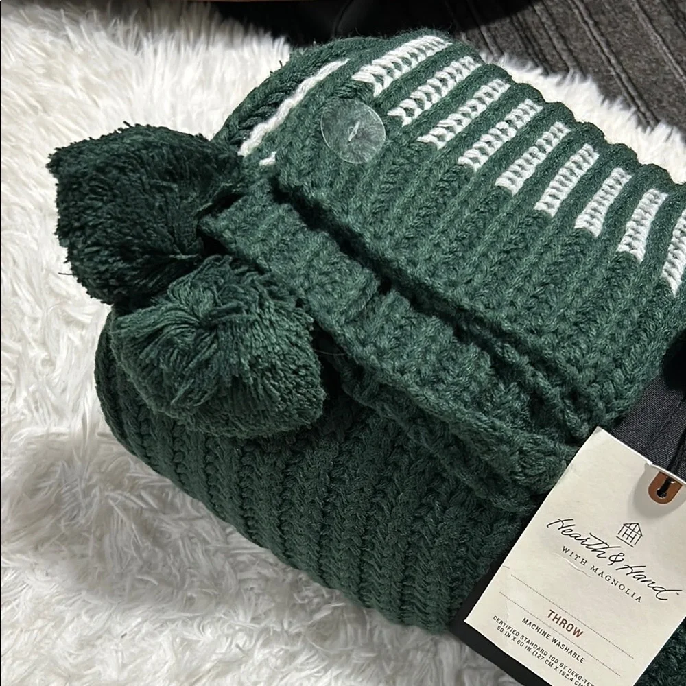 Hearth & Hand with Magnolia for Target Green Chunky Christmas Throw Blanket NEW
